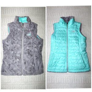 The North Face Reversible Girls Blue & Grey Vest Puffer Jacket Size LG Fluffy